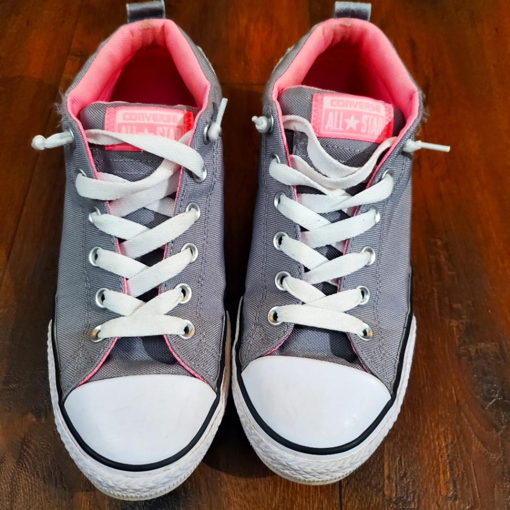 Gray & Pink Converse Size 6